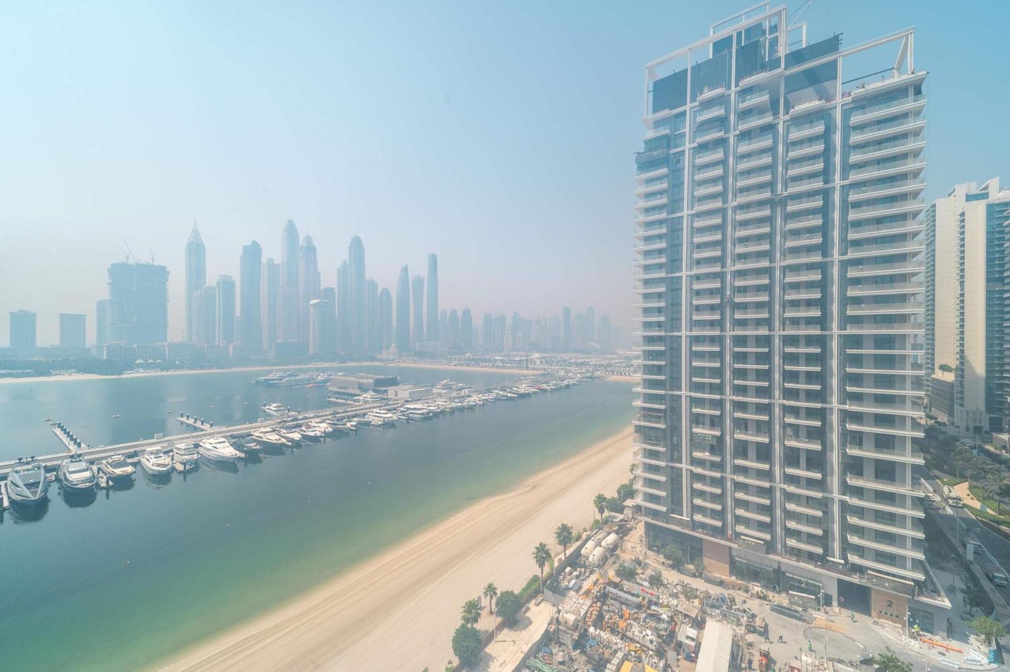 Frank Porter - Palace Tower * Dubai