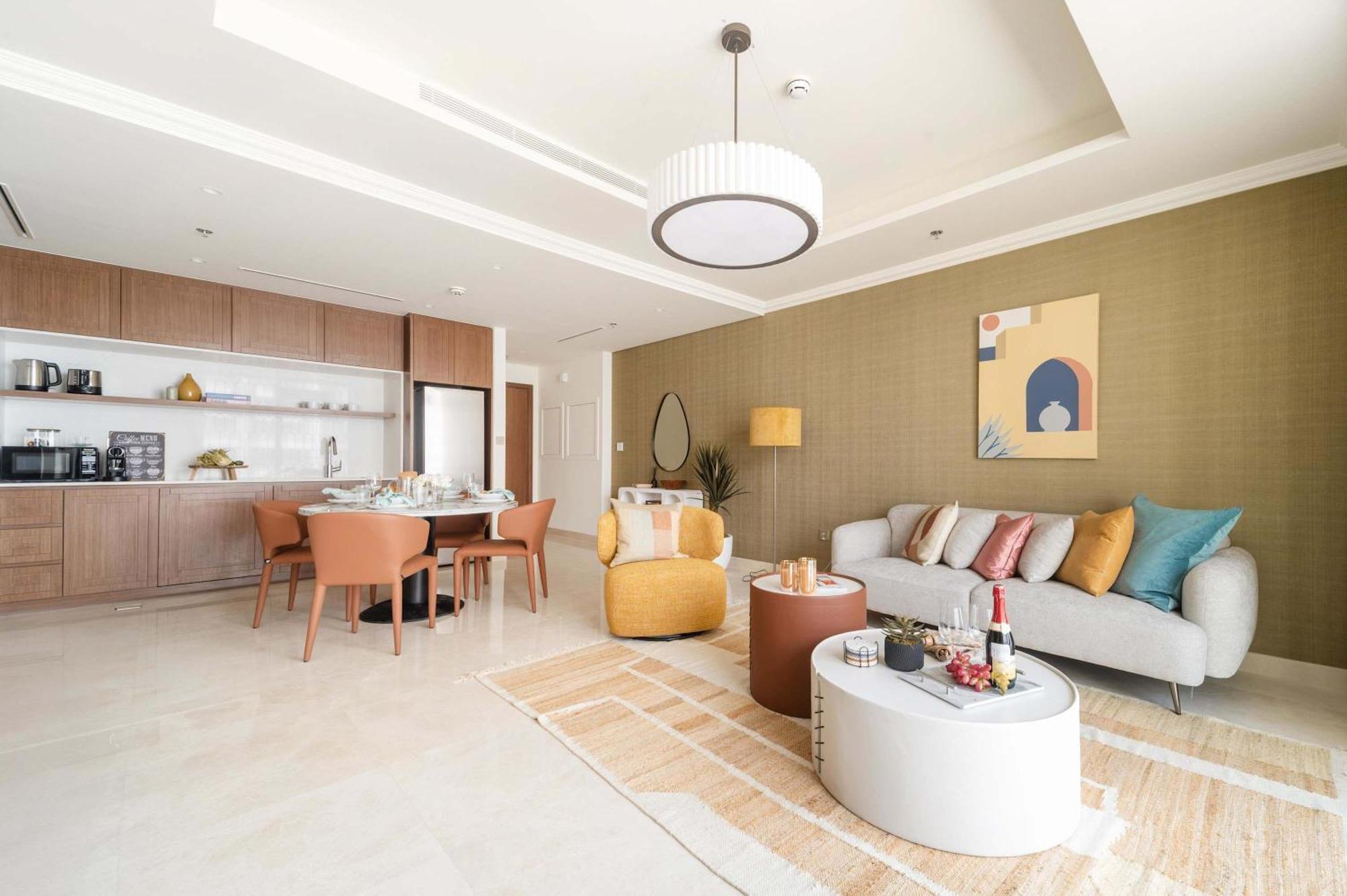 Frank Porter - Palace Tower Apartment Dubai