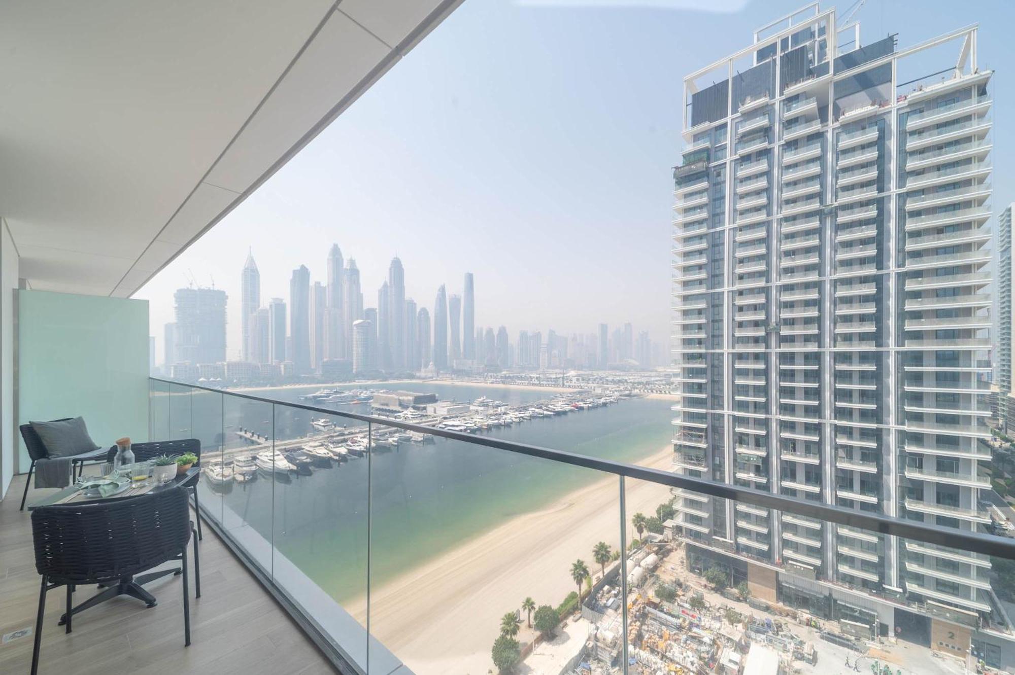 Frank Porter - Palace Tower * Dubai
