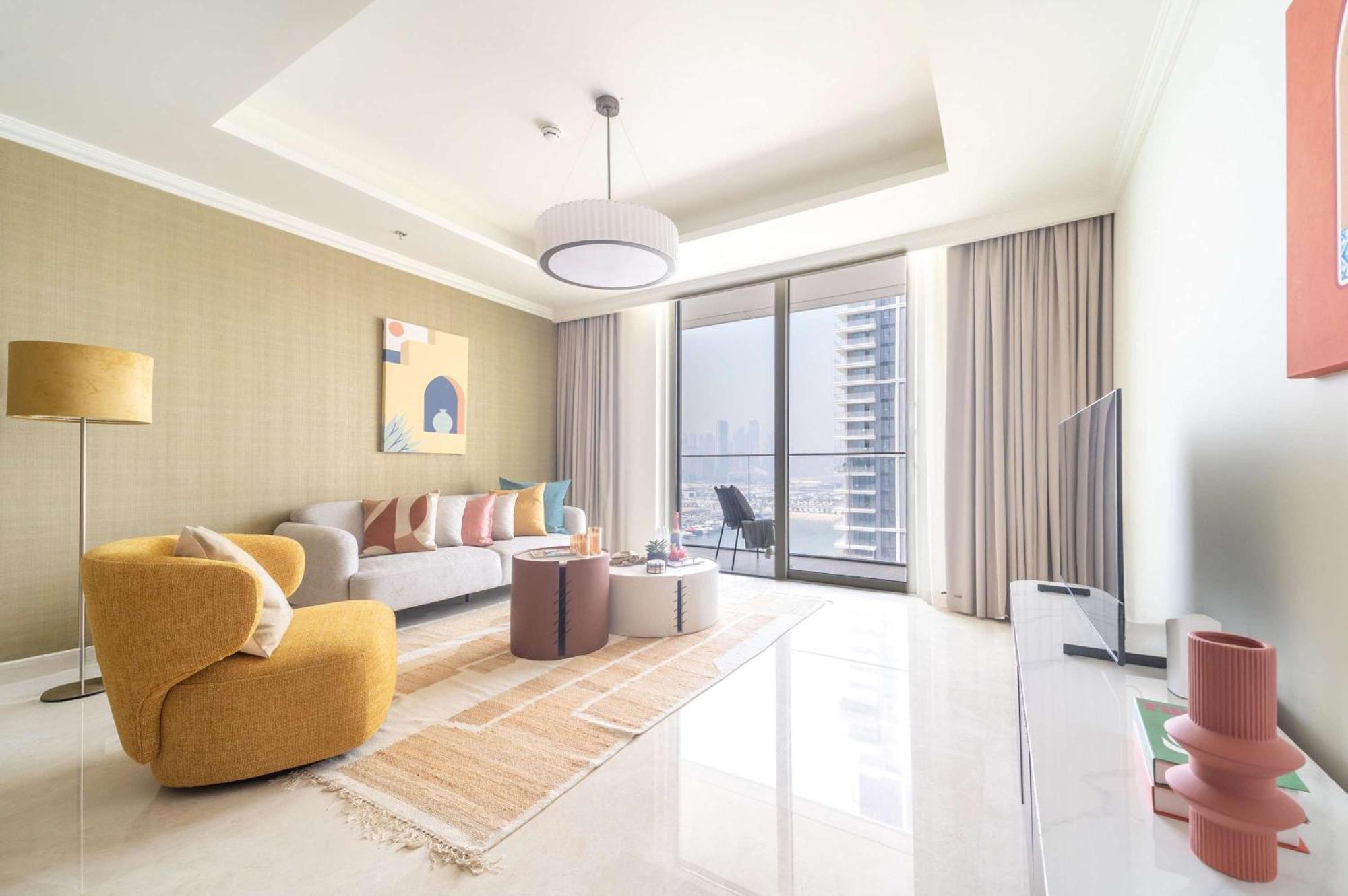 Frank Porter - Palace Tower Apartment Dubai